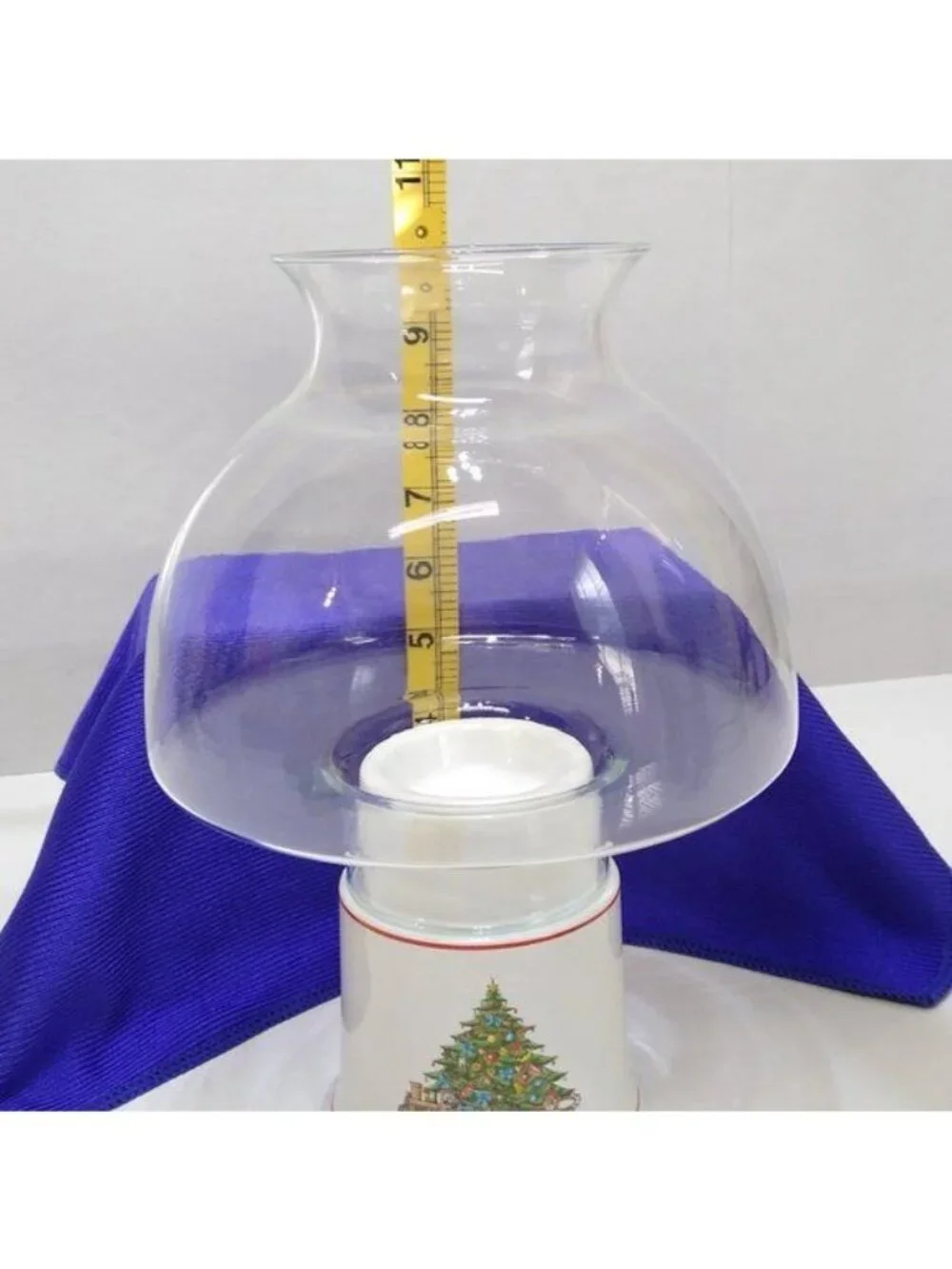 Classique Hurricane Lamp w/ Christmas Tree Embellishment Great Used Condition